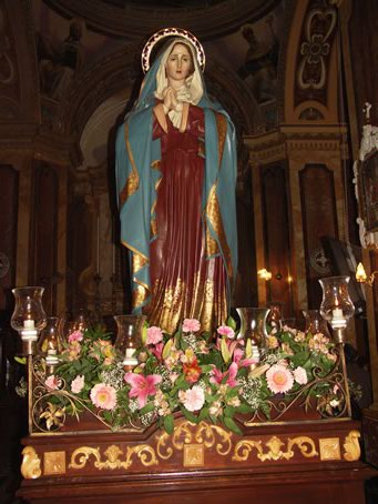 A1 Statue back in place after the procession