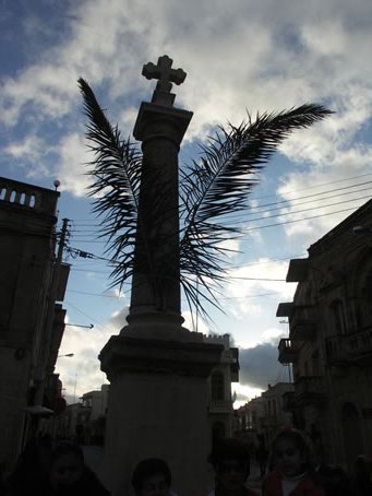 J1 Old stone cross in Square