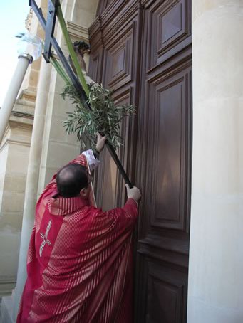 H4 Symbolically opening the Church door thru Jesus