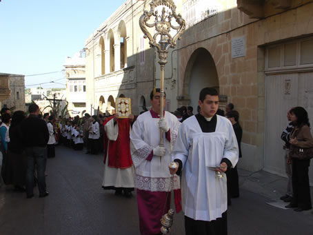 D6 Start of procession to Basilica