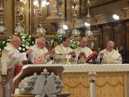 G6 Praying over Host and Chalice