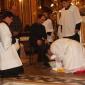 D7 Archpriest kisses the foot of the Apostle