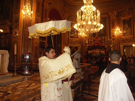 J7 Holy Eucharist under the canopy