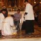 C8 Archpriest washes the feet of the Apostles