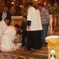 C9 Archpriest washes the feet of the Apostles