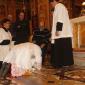 D5 Archpriest kisses the foot of the Apostle