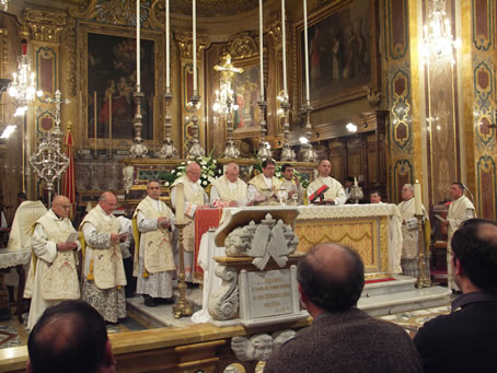 G3 All celebrants at the Altar