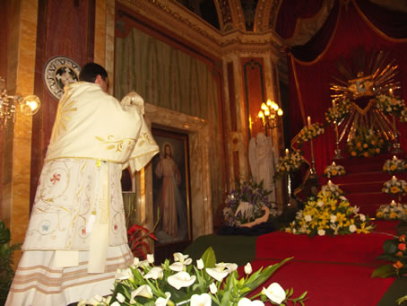 K5 Deacon enters the Chapel of the Altar of Repose