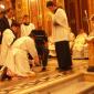 C6 Archpriest washes the feet of the Apostles