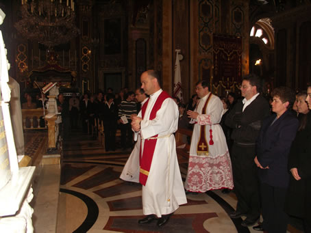 A9 In procession to the altar