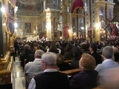 A2 Congregation in the nave