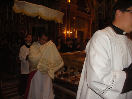 J4 Transferring the Holy Eucharist to the High Altar