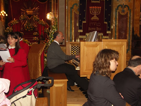 K4 Ronald Camilleri at the Organ