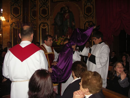 D3 Crucifix carried in procession