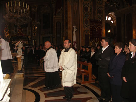 A7 In procession to the altar