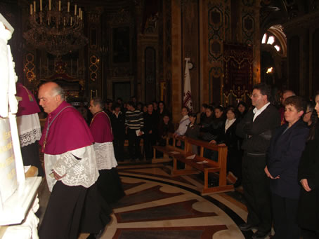 A8 In procession to the altar