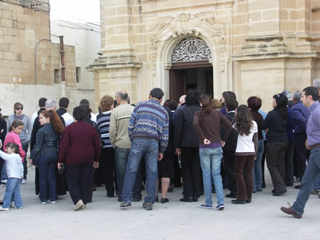 E7 During one of the Seven Visits to the Sepulchre