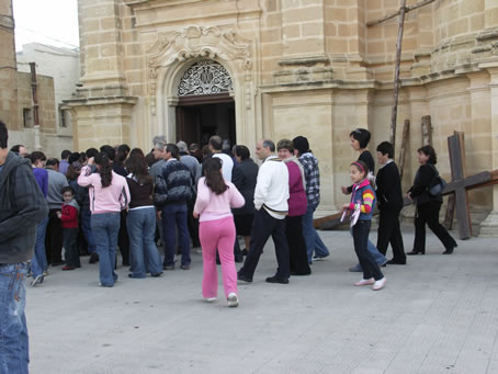 E8 During one of the Seven Visits to the Sepulchre