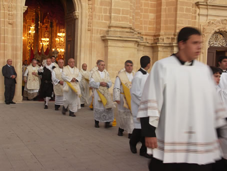 A8 Procession leaves the Basilica