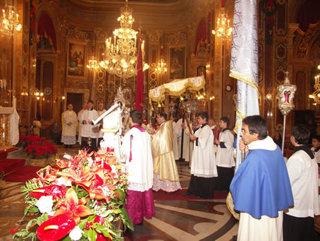 G2 Inside the Basilica