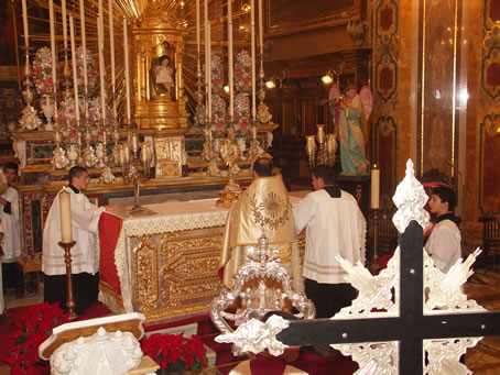 G4 Archpriest incensing the Holy Eucharist