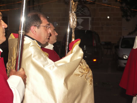 B5 Arc hpriest carries the Holy Eucharist