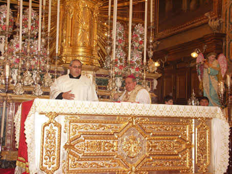 B5 Bishop incensing the Altar