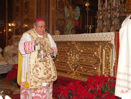 D9 Incensing the High Altar