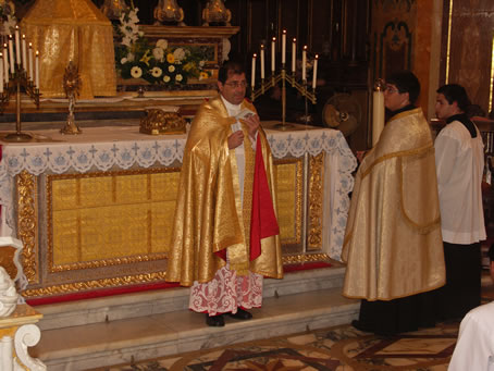 120 Archpriest addressing the congregation