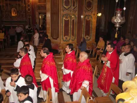 27 Procession to the Altar