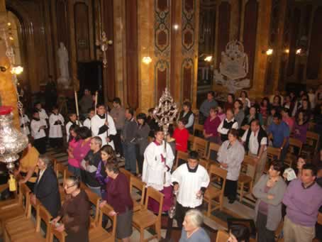 25 Procession to the Altar