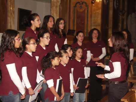 56 Choir singing the Sanctu