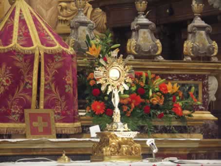 20 The Holy Eucharist exposed on the altar