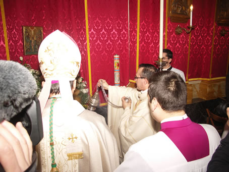 E1 Incensing the High Altar