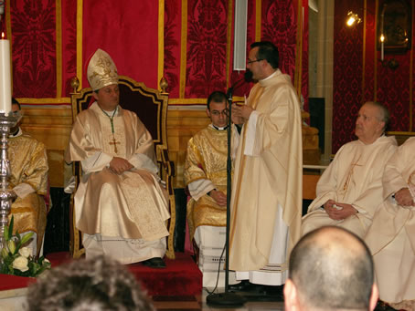 L7 Fr Joseph addressing the Bishop