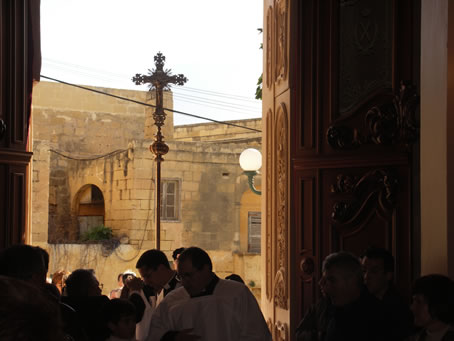 B7 Procession of Mass celebrants entering into the Church