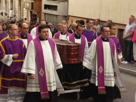 034 The coffin carried by Parish Priests and Deacons