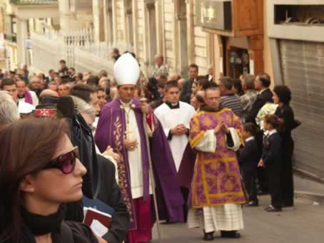 032 Bishop Grech precedes the coffin