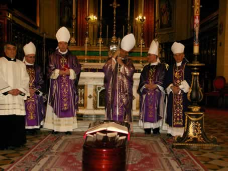 205 All five Bishops pay their last respects