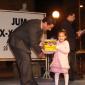 G1 Mayor presents books to a toddler