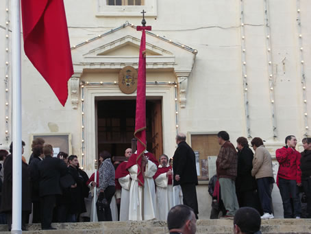 E5 Procession starts leaving Church