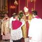 G7 Kissing the Saint's relic