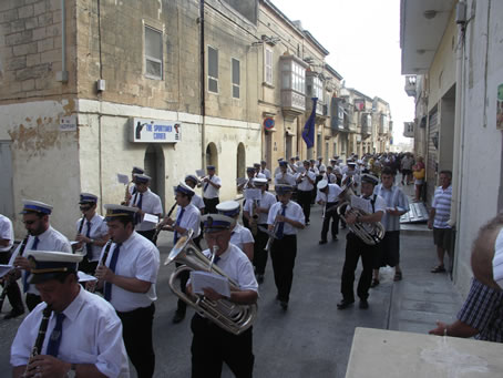 018 Cortege approaching the Basilica