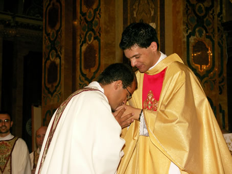 182 Priest kissing Fr Caruana's hands