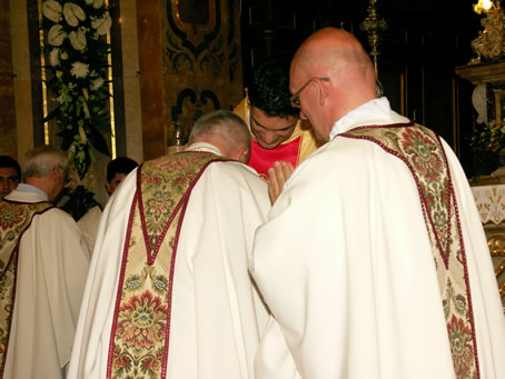 178 Priest kissing Fr Caruana's hands