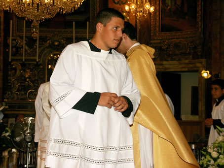 187 Altar boys kissing Fr Caruana's hands