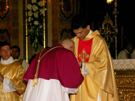 177 Archpriest Emeritus kisses Fr Caruana's hands