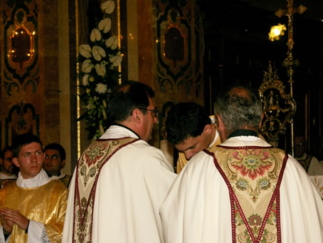 176 Fr Caruana kisses Archpriest's hands