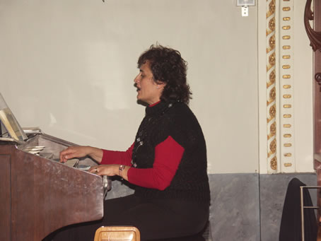 F3 Organist Ms Laura Rapa