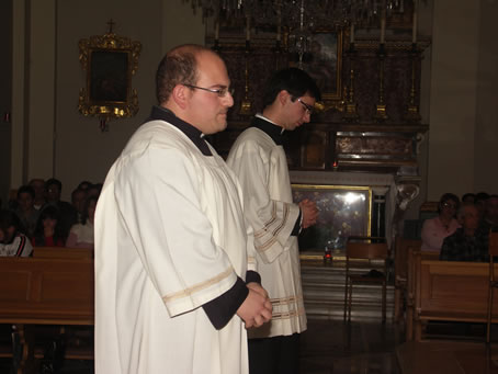 D4 The Candidates take their place in front of the altar